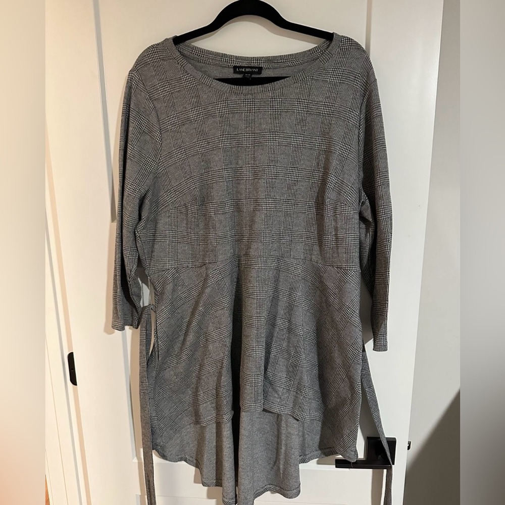 18/20 Black/White High/Low Tunic w Tie
Belt